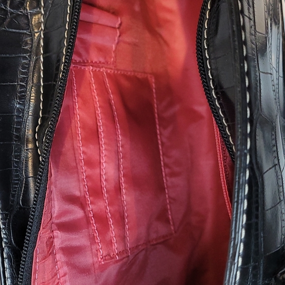 Tommy Hilfiger smaller purse bag - Picture 14 of 16